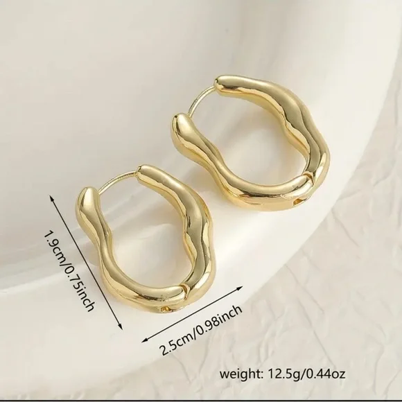 Gold wavy abstract hoop earrings ✨ - Picture 3 of 3